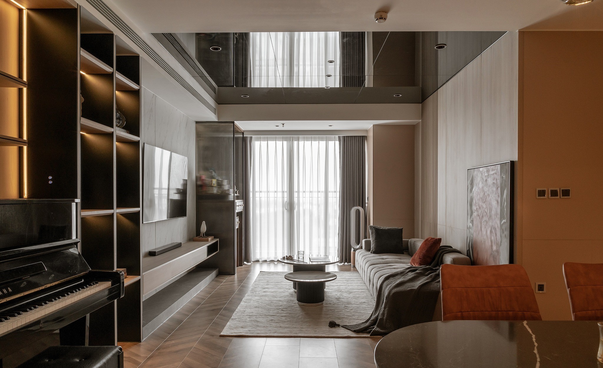 Chị Trâm - Ngoại Giao Đoàn