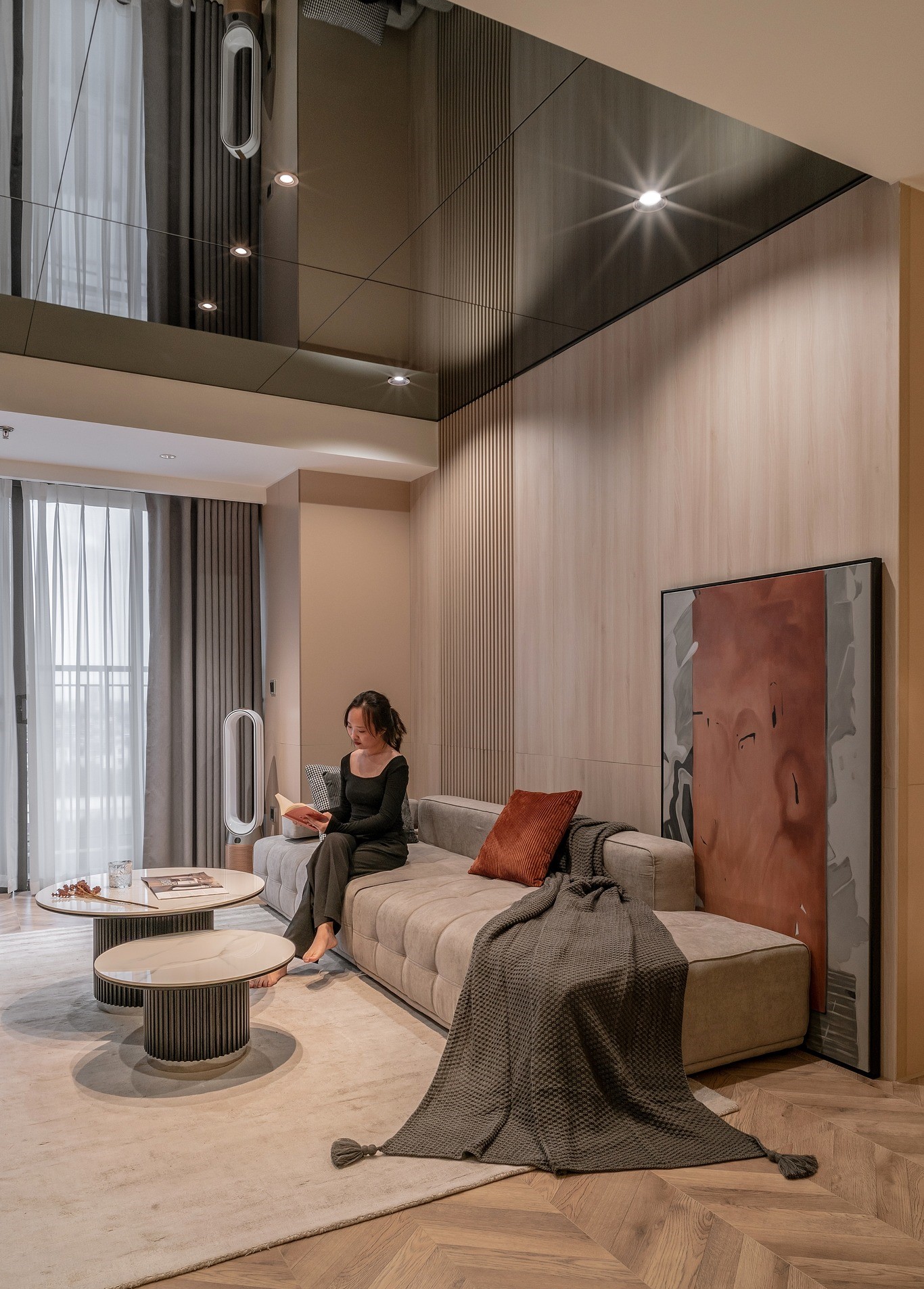 Chị Trâm - Ngoại Giao Đoàn