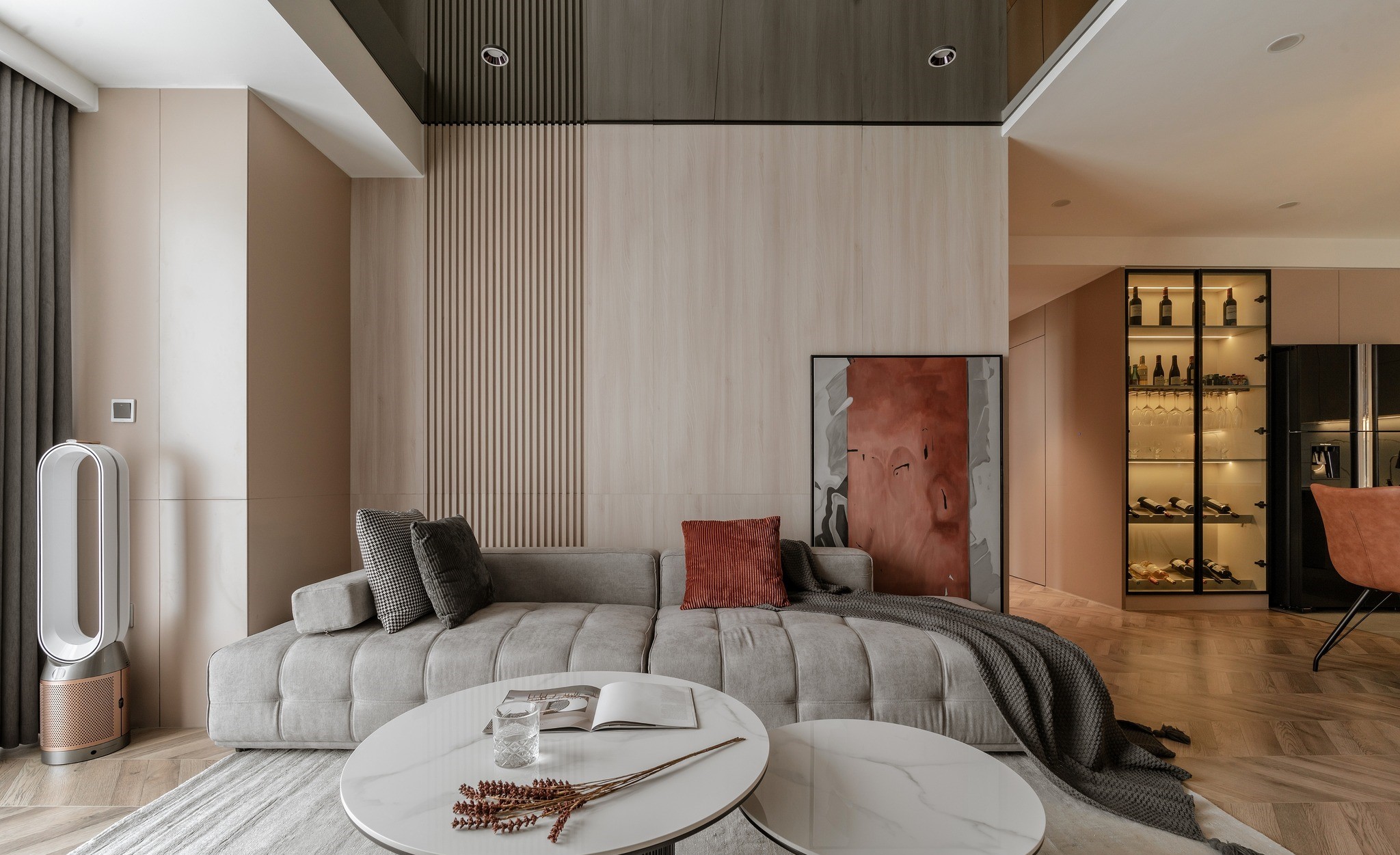 Chị Trâm - Ngoại Giao Đoàn