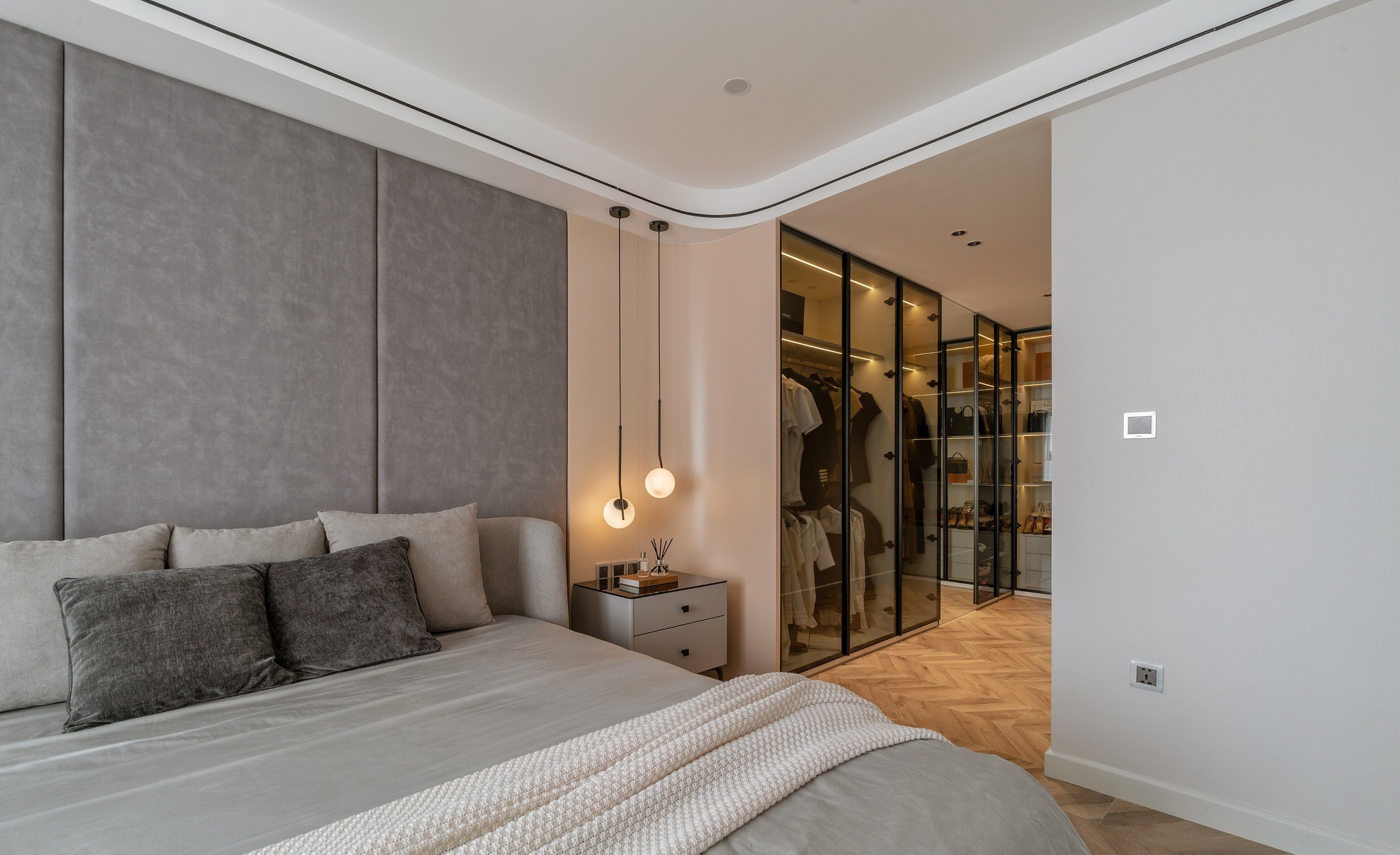 Chị Trâm - Ngoại Giao Đoàn