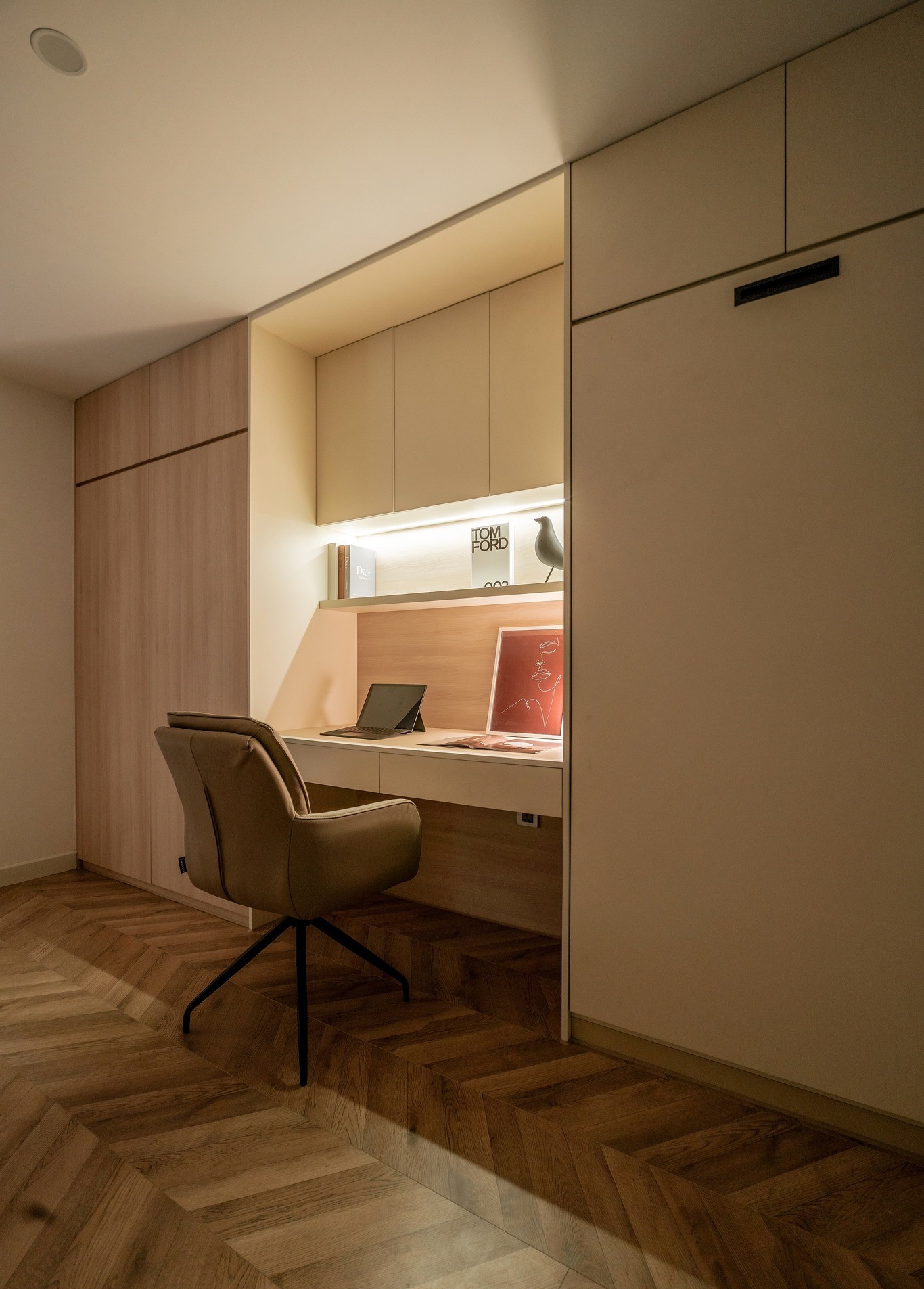 Chị Trâm - Ngoại Giao Đoàn