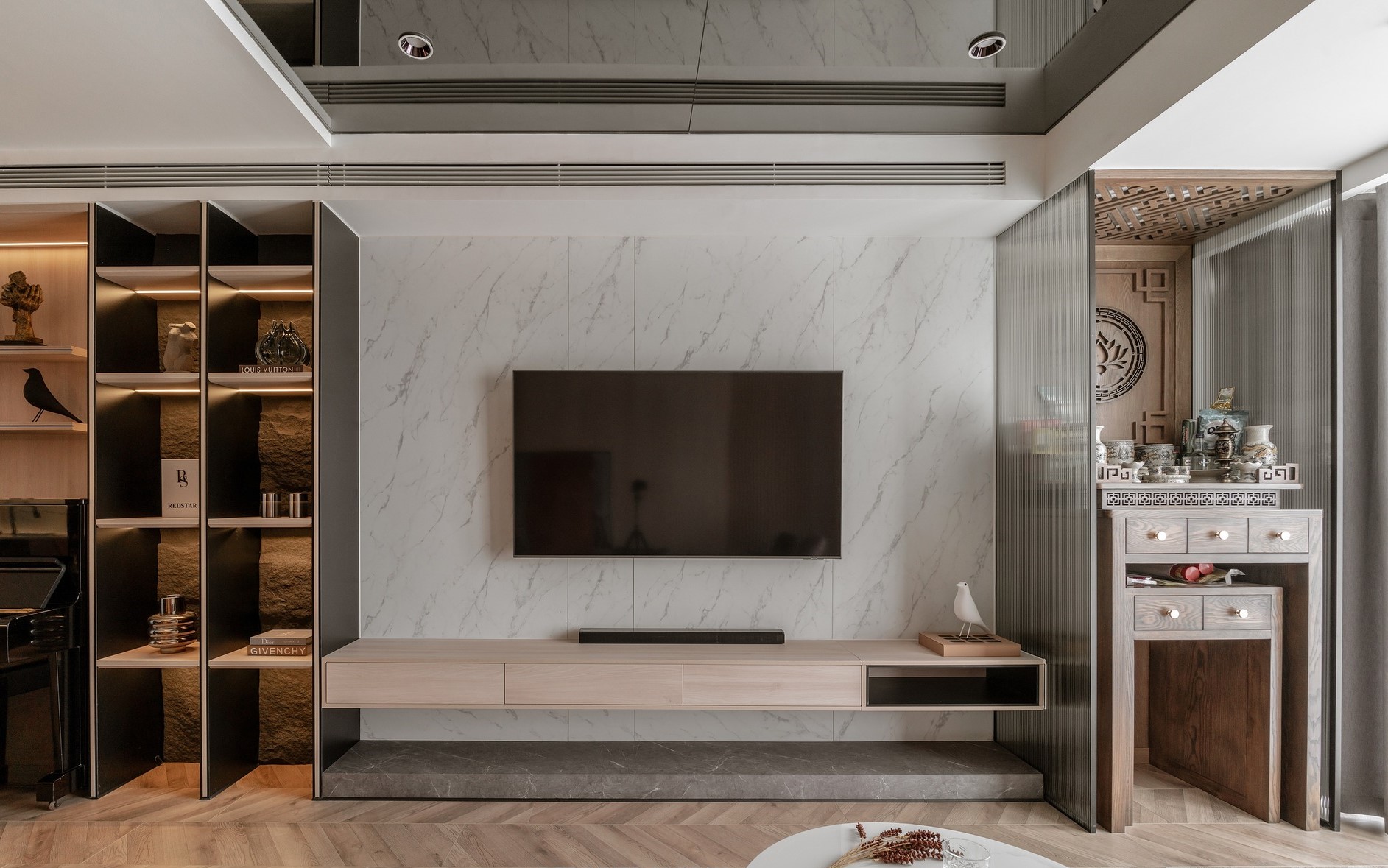 Chị Trâm - Ngoại Giao Đoàn